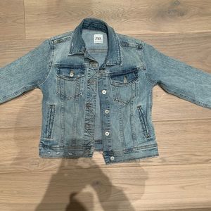 cute light wash zara jean jacket
